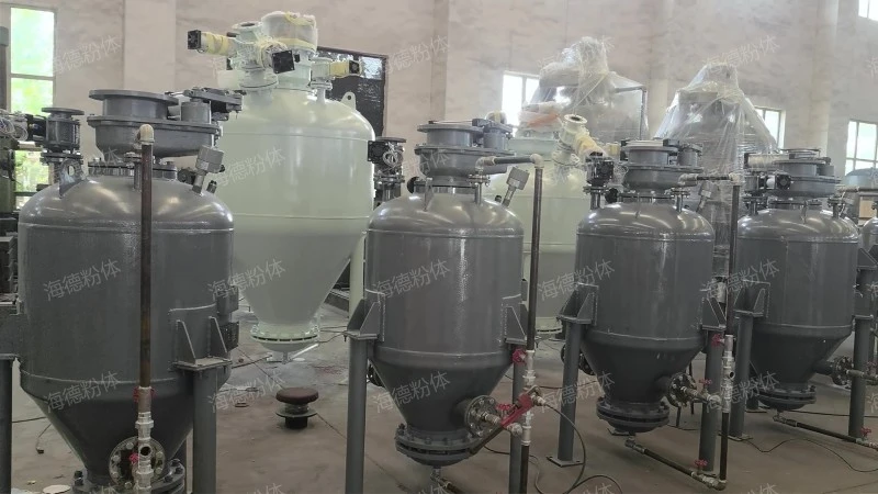 Direct blowing pneumatic ash conveying bin pump