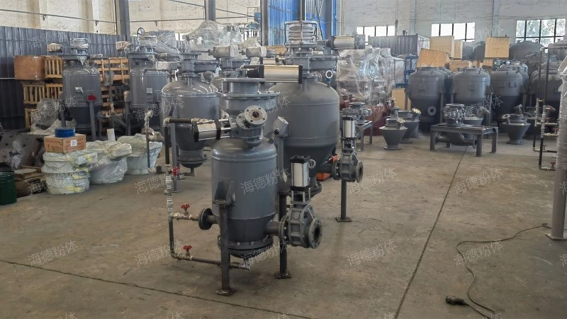 Upward blowing warehouse type conveying pump