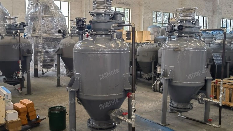 Direct blowing bin type ash conveying pump