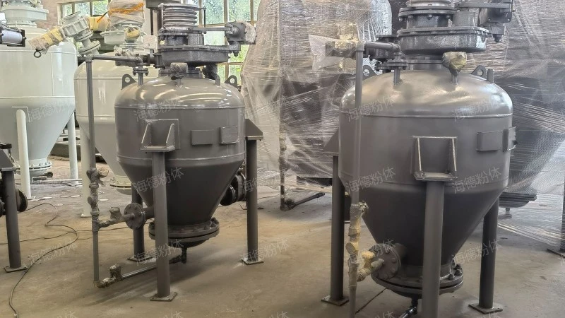 Integrated pneumatic conveying pump