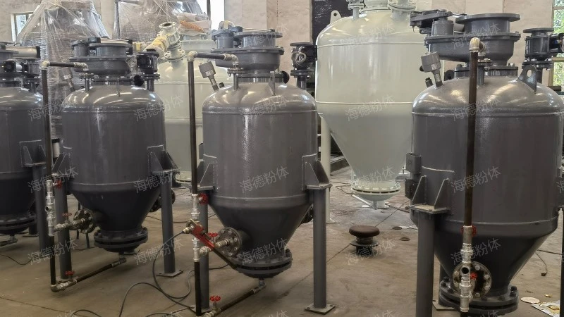Upward suction powder conveying pump