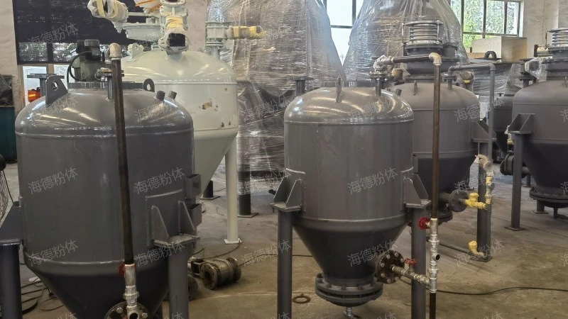 Upward suction bin type ash conveying pump