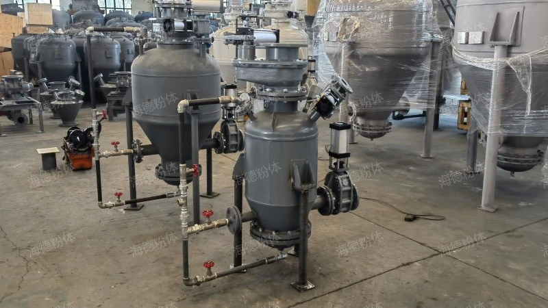 Direct blowing bin type conveying pump