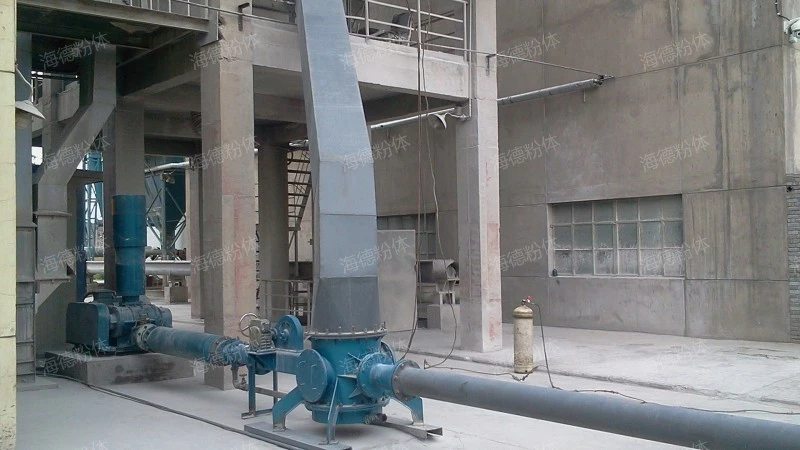 Powder conveying material sealing pump