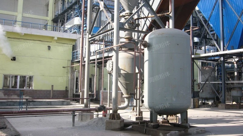 Pneumatic conveying in electrolytic aluminum plant